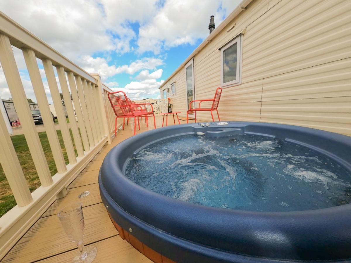 Tattershall Lakes - Hot Tub Breaks Exterior foto